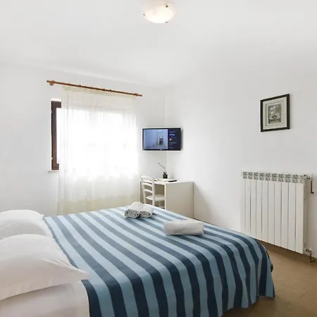 Family Friendly With A Swimming Pool Valica, - 21926 Apartment Umag