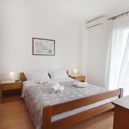 Apartment Family Friendly With A Swimming Pool Valica, - 21926 *
