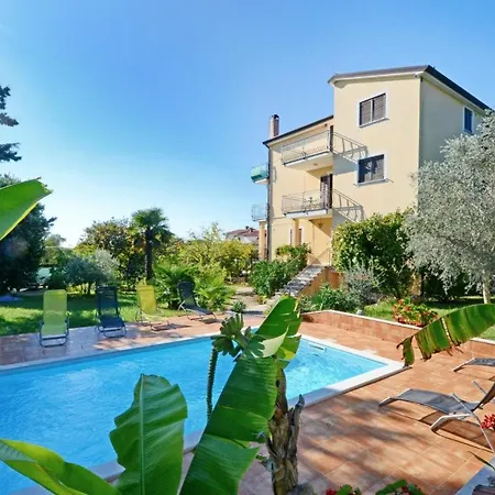 Apartment Family Friendly With A Swimming Pool Valica, - 21926